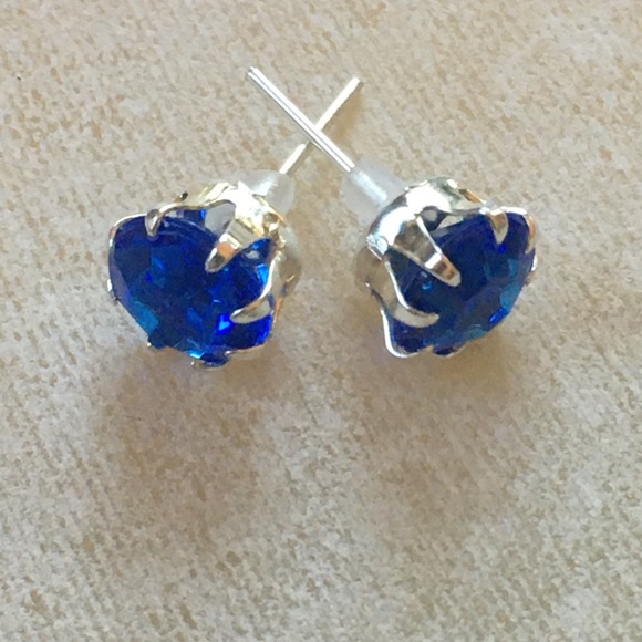 🎈Sale 🎈2 for $10 NWOT brilliant blue rhinestone look post earrings summer fun - Picture 4 of 5